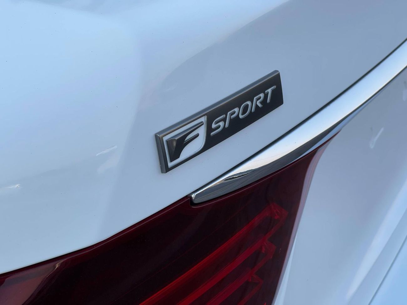 لكزس LS 460 محرك V8 سعة 4.6 لتر / F-SPORT / ممشى قليل / جنوط مقاس 19 بوصة / نقطة عمياء / مقاعد كبيرة / بحالة ممت