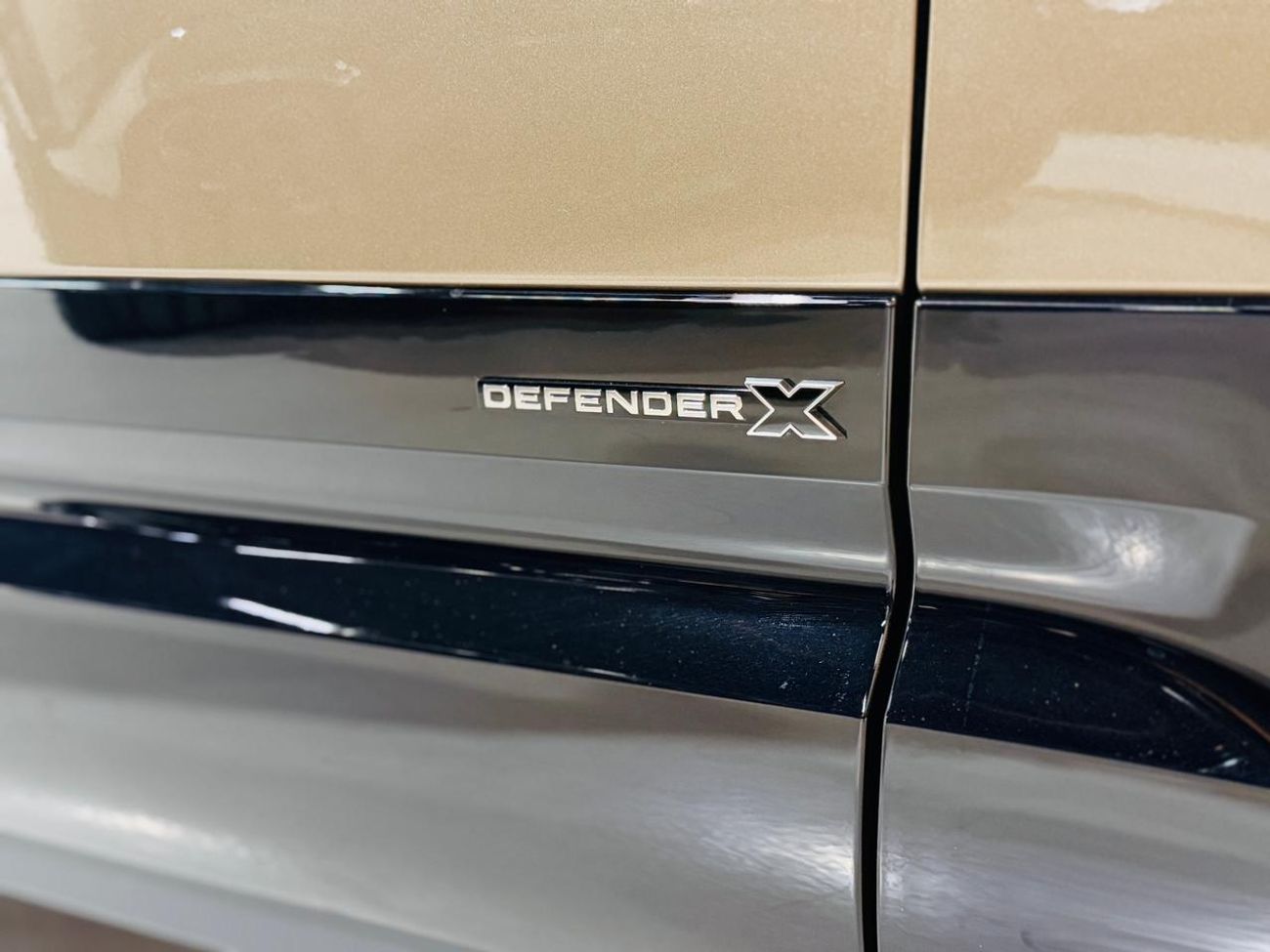 لاند روفر ديفندر X DYNAMIC P400 2026