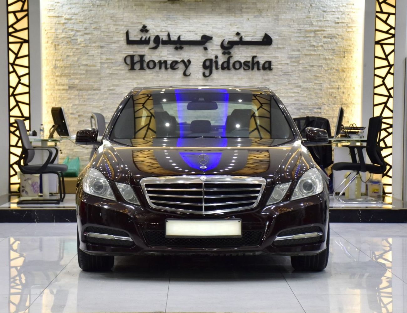 مرسيدس بنز E300 Mercedes Benz E300 ( 2011 Model ) in Burgundy Color GCC Specs