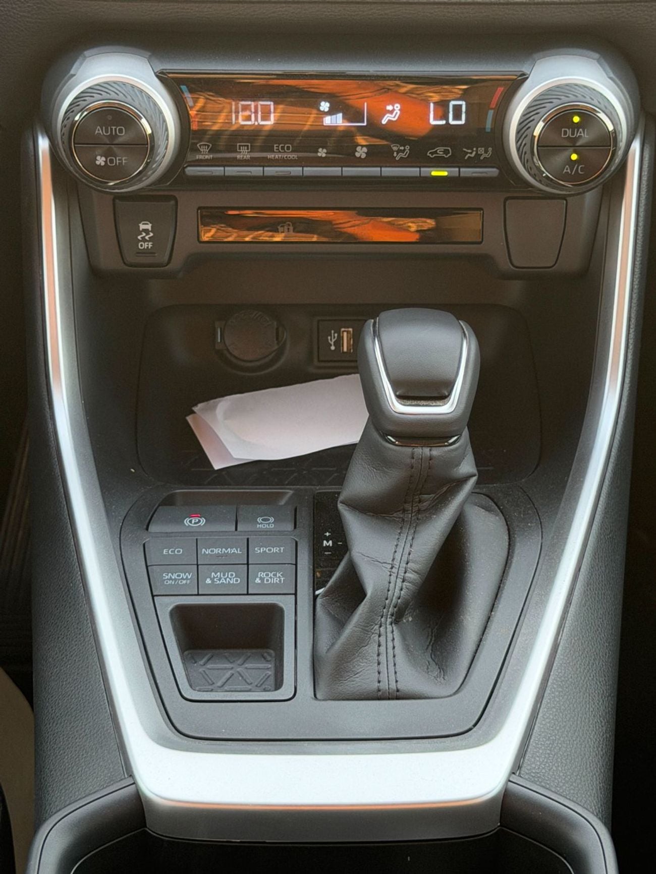 Toyota RAV4 XLE PETROL A/T