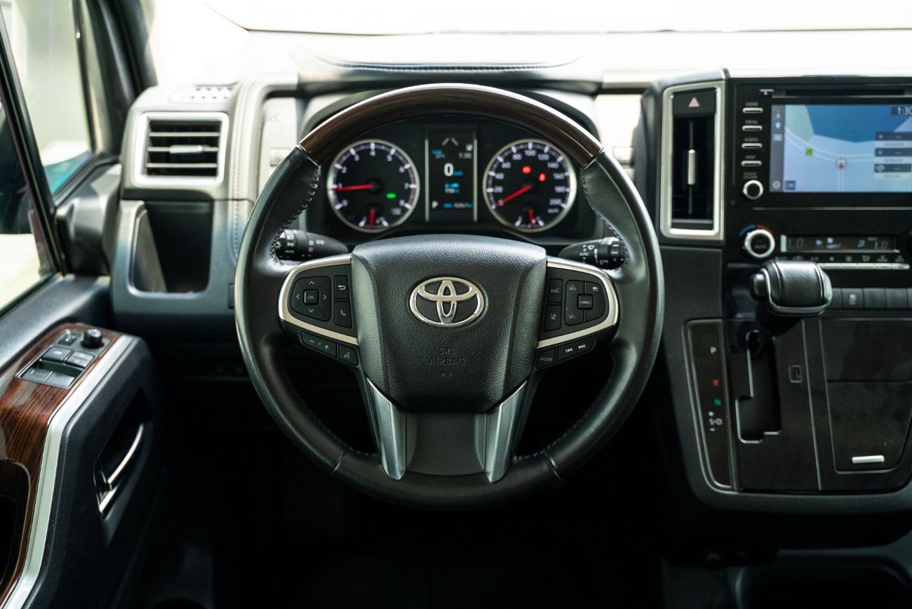 Toyota Granvia 3.5L Premium Premium 2023 3.5L V6 Full Service History GCC