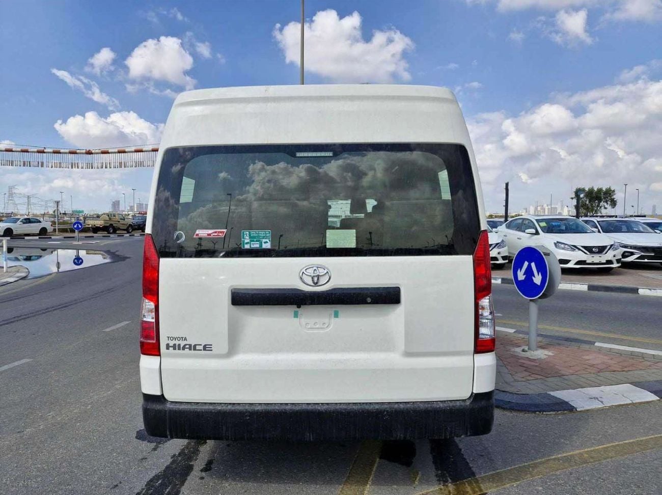 Toyota Hiace 2.8L DSL 13 SEATS HIGHROOF WITH SUNROOF AND DOOR HANDLE SAUDI SPECS