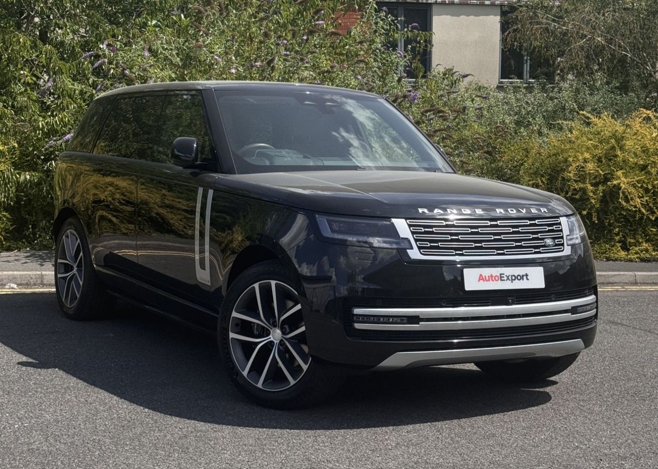 Land Rover Range Rover LWB AUTOBIOGRAPHY P460E IN RIGHT HAND DRIVE
