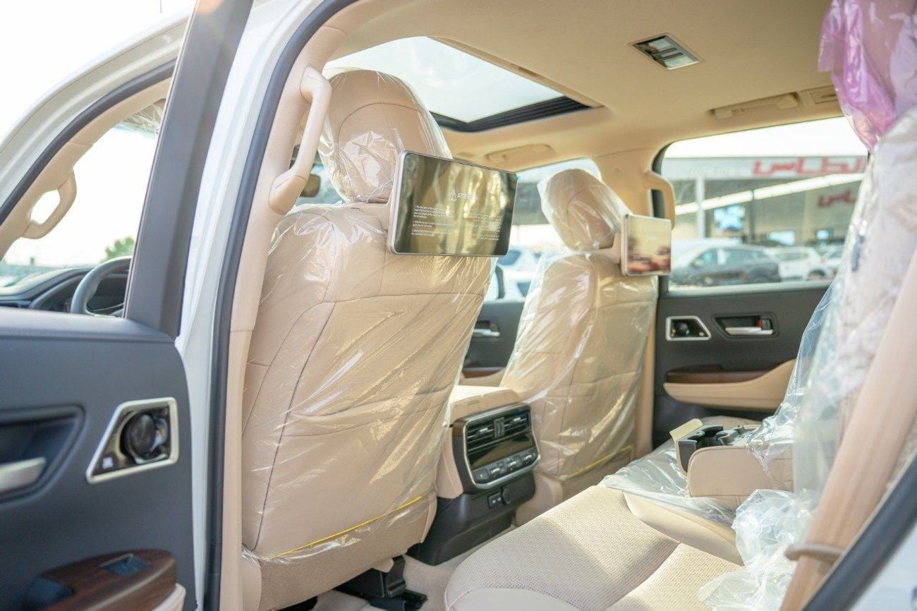 تويوتا لاند كروزر Lc300 VX 4 0L petrol engine 2025 LHD white  with beige interior