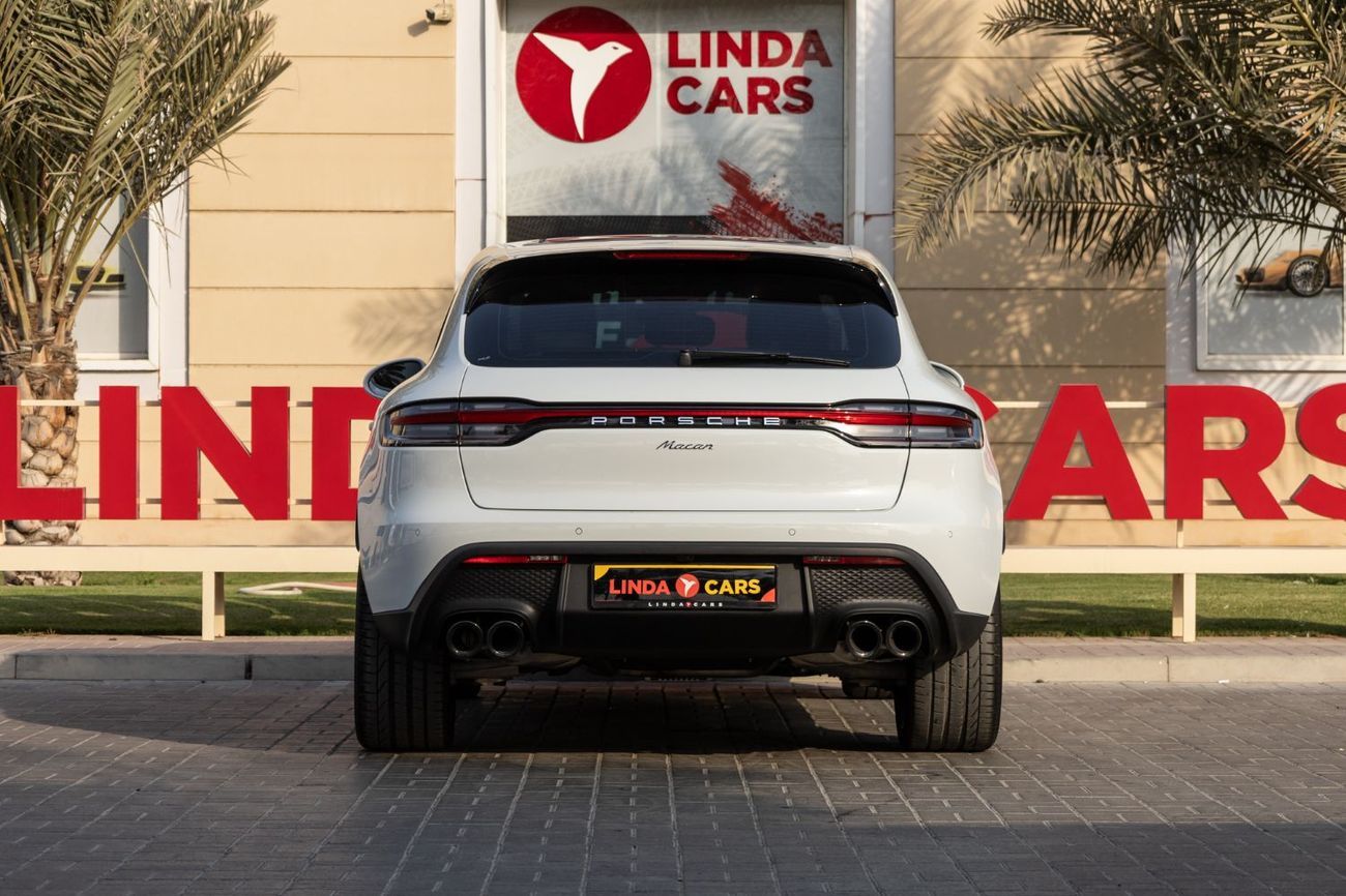 بورش ماكان Base