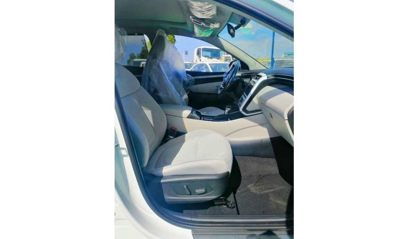 Hyundai Tucson 2.0 with sun roof , push start  electric seats // Cooling heating chairs