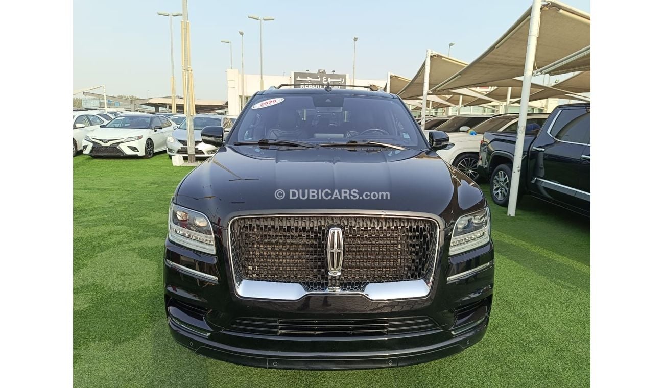 Lincoln Navigator Presidential Car in excellent condition. clean from the inside and outside!