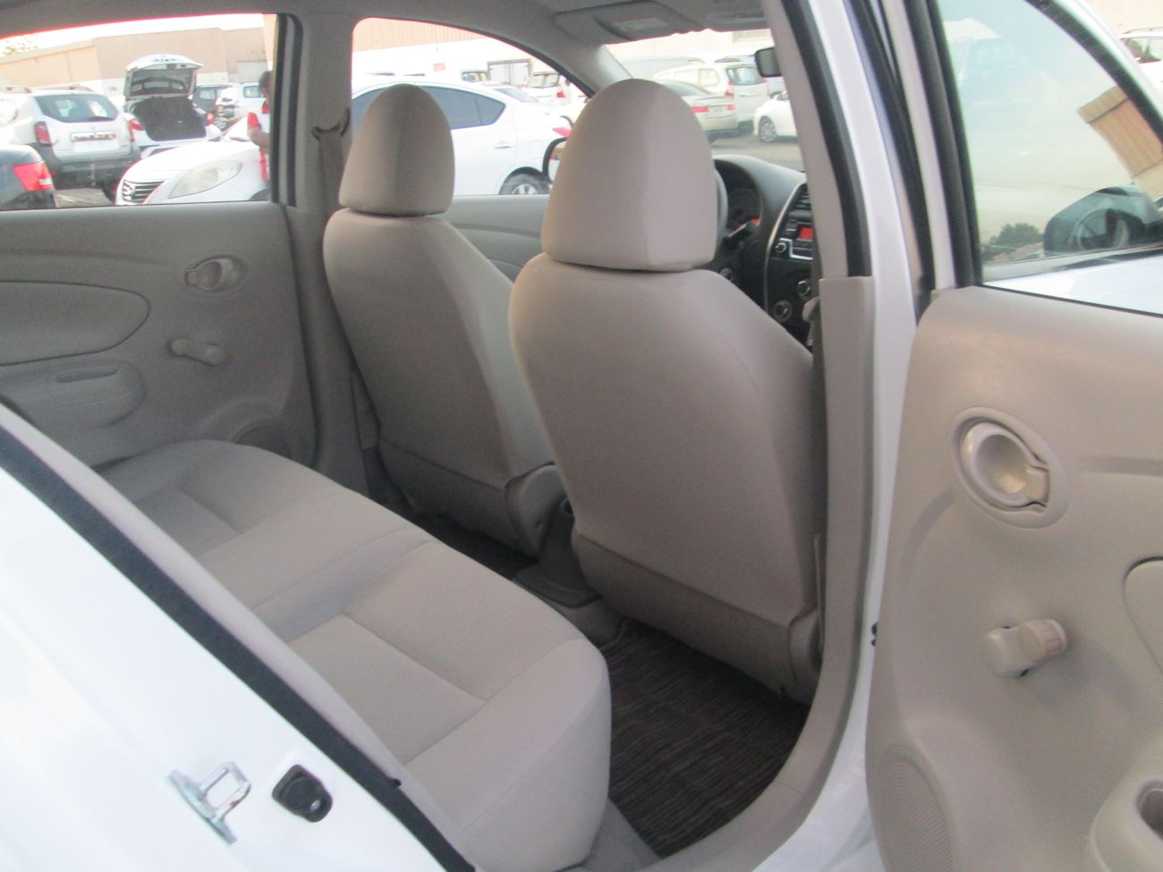 نيسان صني 1.5L New Condition Excellent Drive GCC