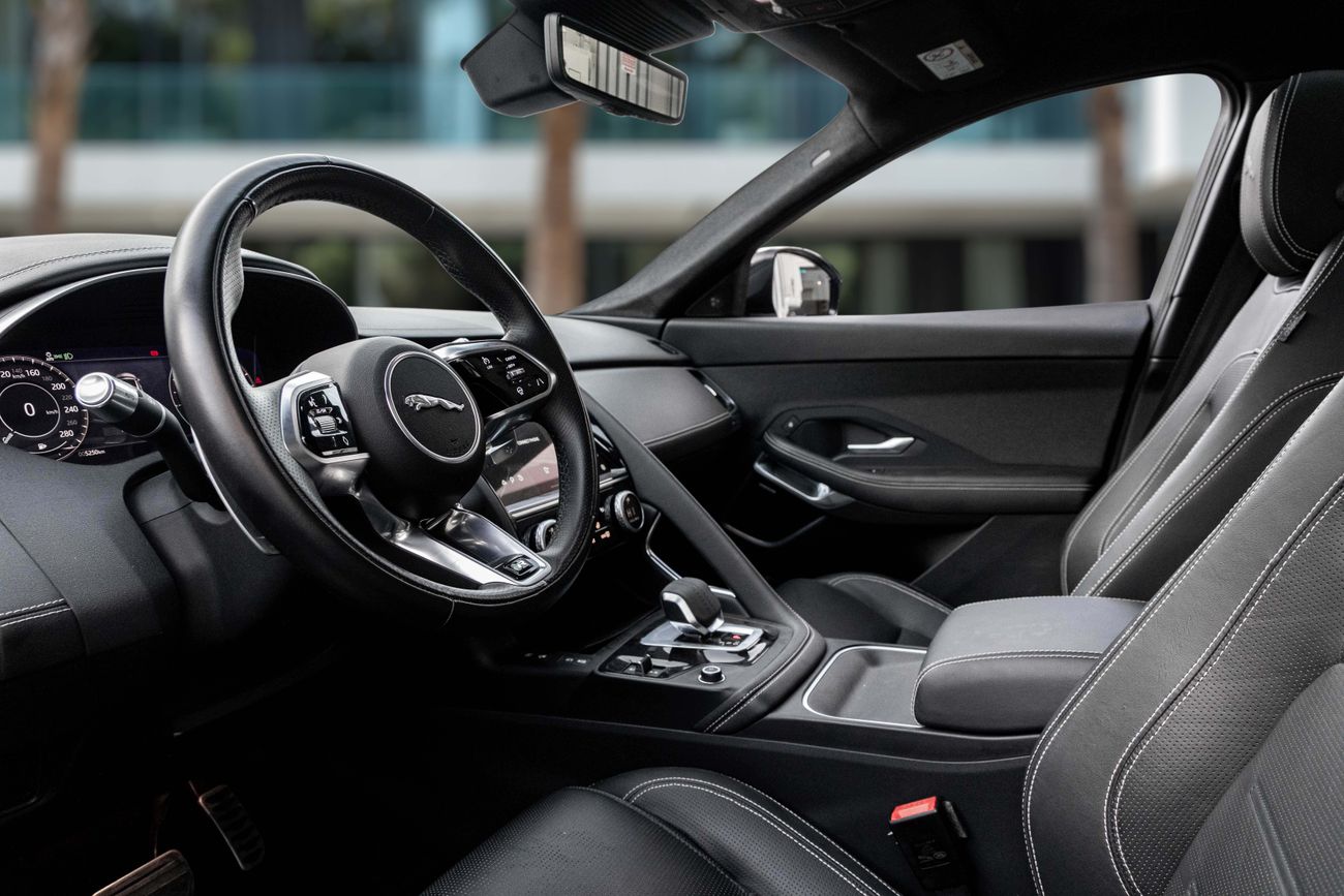 جاكوار E Pace E-Pace P300e R-Dynamic | 1,959 P.M | 0% Downpayment | JAGUAR E-PACE P300e R-DYNAMIC AWD | BRAND NEW!