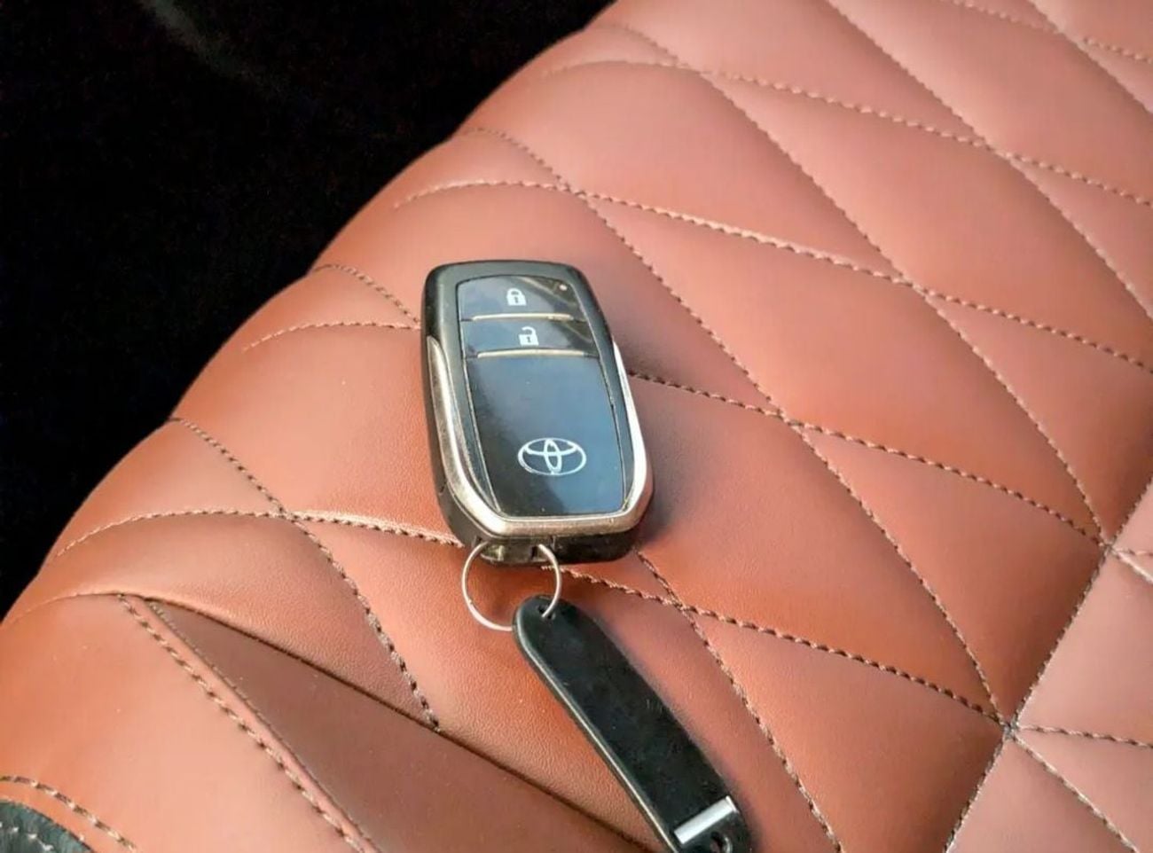 تويوتا فورتونر Toyota Fortuner 2017Model modified 2025Model v6 4.0L petrol Engine Colour Black Interior Brown push