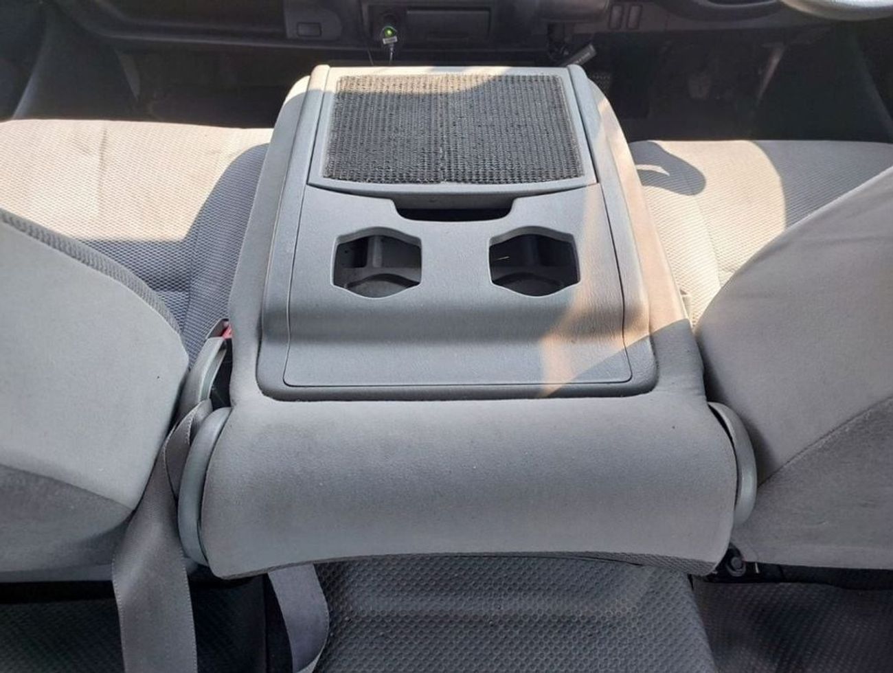 Toyota Hiace TOYOTA HIACE VAN RHD 2007 MODEL 2.5 L DIESEL MANUAL(PM78244)