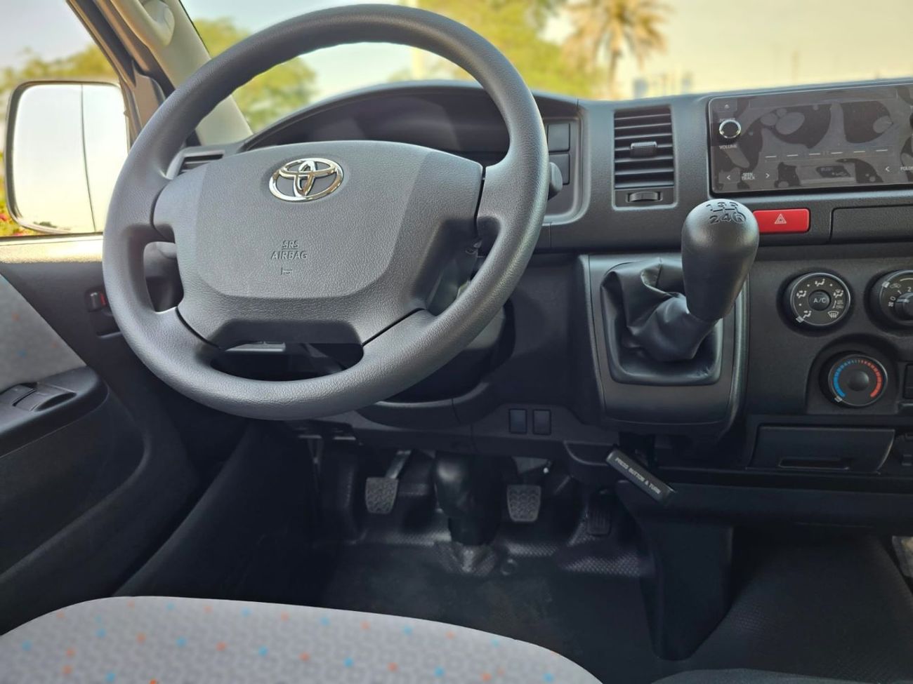 تويوتا هاياس Hiace 2.5L High Roof Diesel GL 2.5L 15-passenger