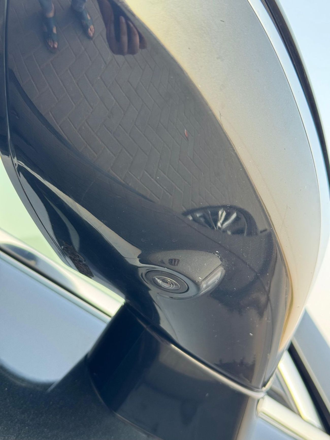 لكزس IS 350 محرك V6 سعة 3.5 لتر / طقم F-SPORT / استهلاك منخفض للموارد / رادار / مساعدة على الطريق / تبريد وتدفئة