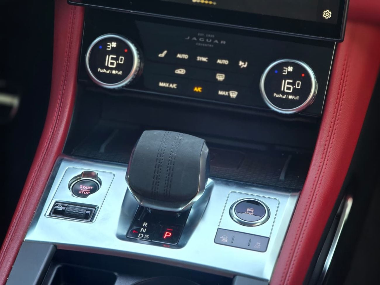 Jaguar F-PACE R-DYNAMIC SE P250 JAGUAR F-PACE R-DYNAMIC 2023 GCC // AWD // ORIGINAL PAINT // FULL CAR PPF // ACCID