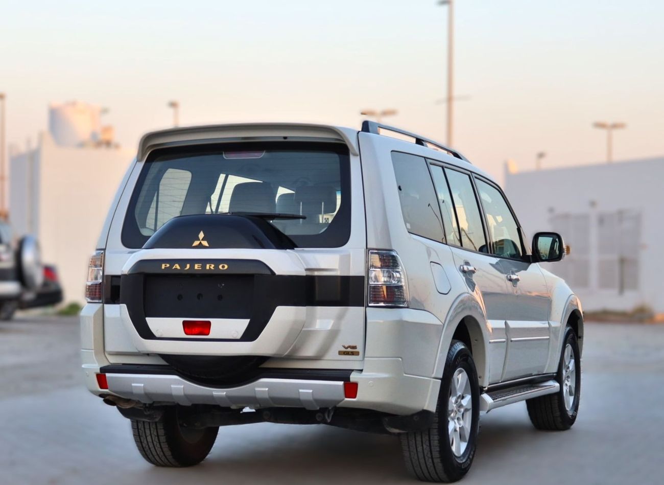 ميتسوبيشي باجيرو 2020 ميتسوبيشي باجيرو جي ال اس (V80)، 5 د إس يو في، 3.5 لتر 6 سلندر بنزين، أوتوماتيك، دفع رباعي