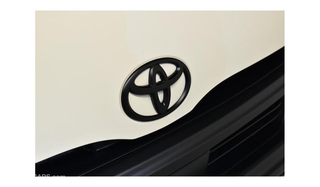 Toyota Hiace TRH214W