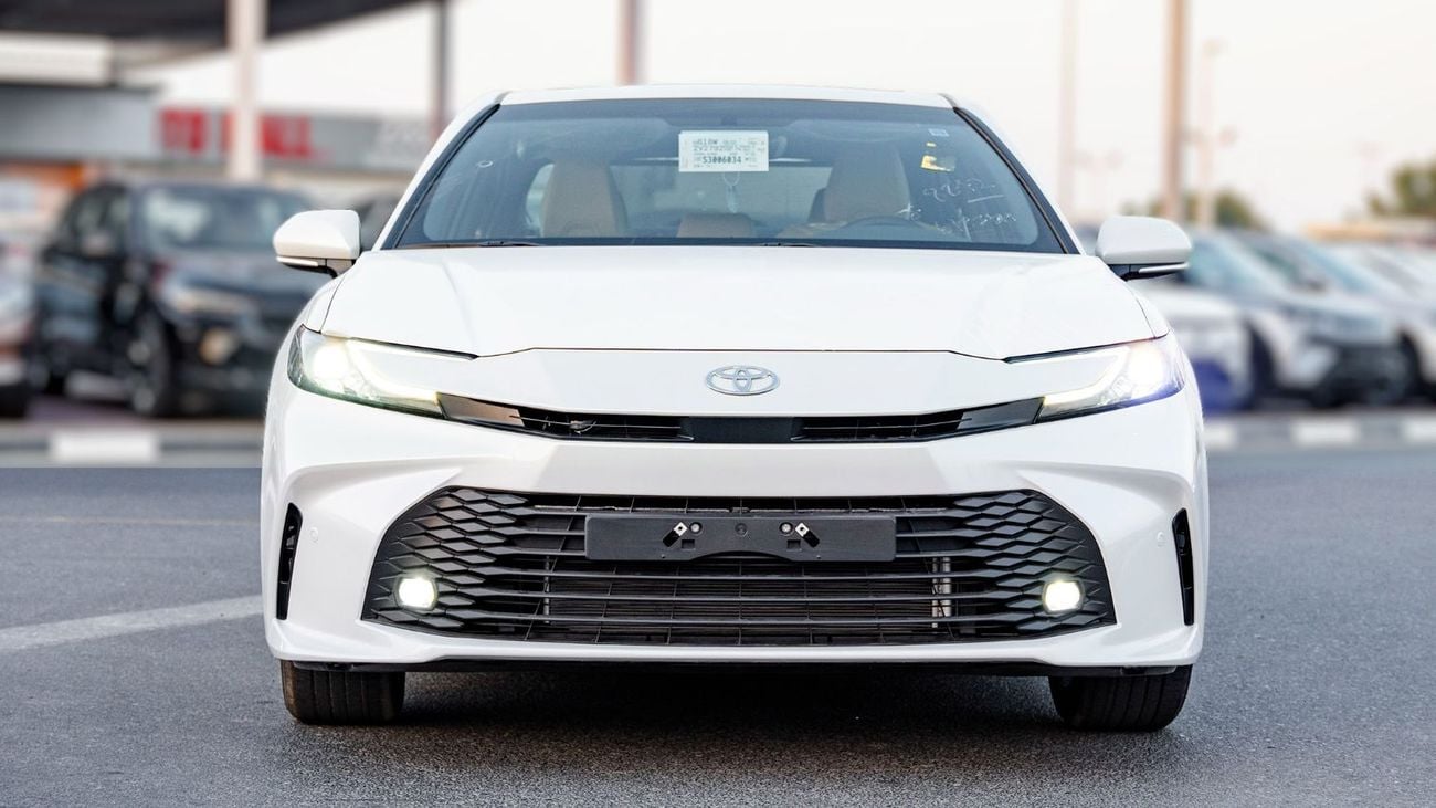 Toyota Camry 2025 Toyota Camry E-plus 2.5L Hybrid AT (White)