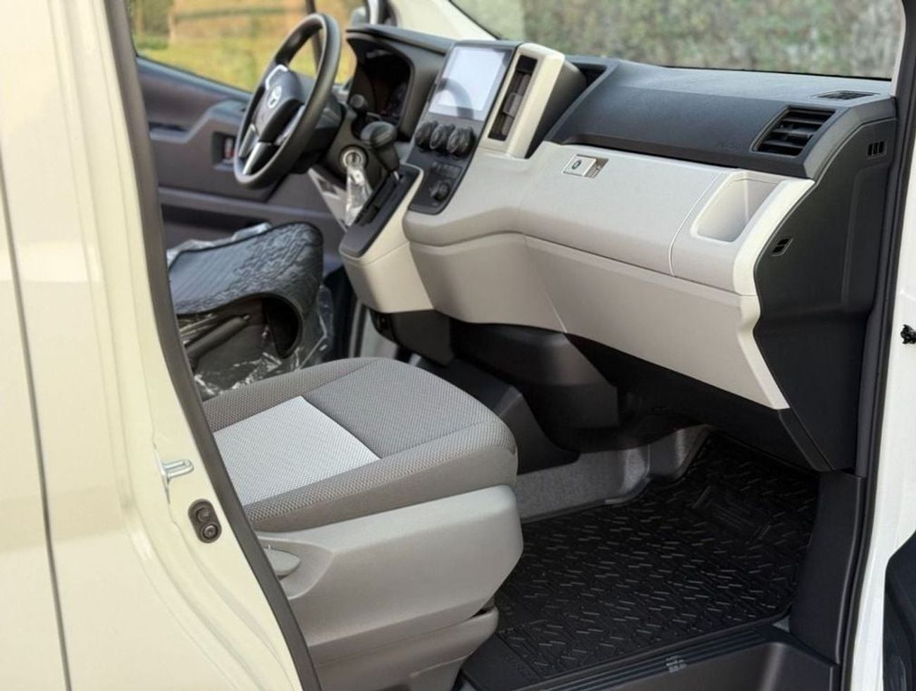 Toyota Hiace 2026 Model Toyota Hiace DX 13-Seater 3.5L V6 Petrol A/T (3-Point Seatbelts) For Local