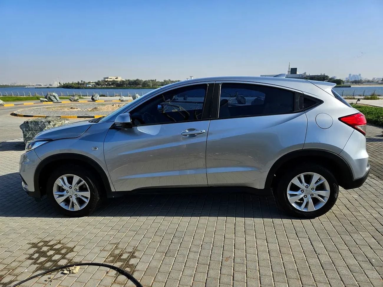 هوندا HRV EX GCC Specs Mid Option Premium Condition Low KM Perfect Compact SUV