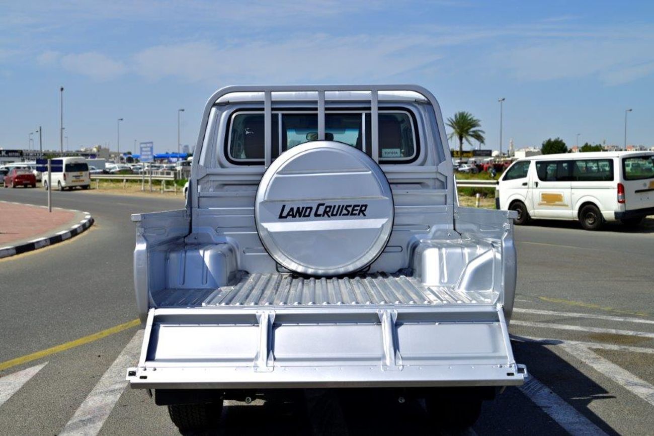 تويوتا لاند كروزر بيك آب 79 2.8L 4wd-Top option