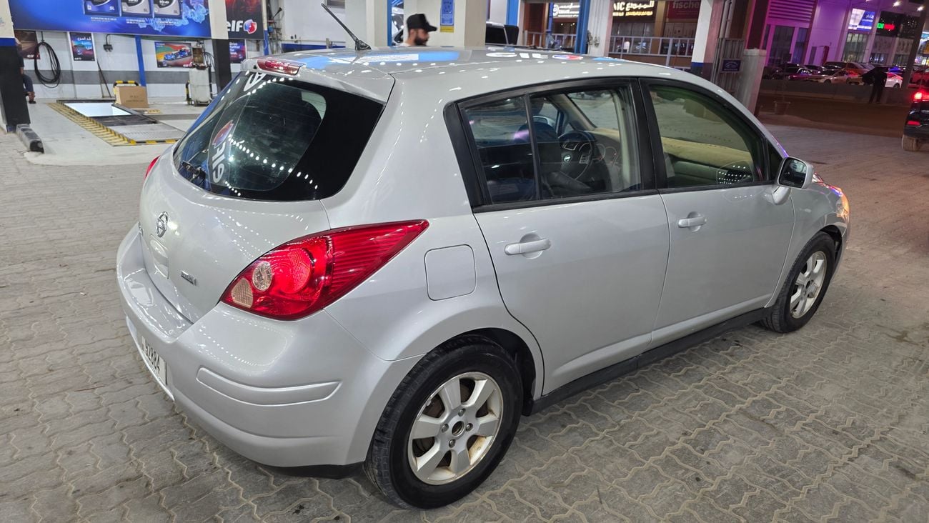 نيسان فيرسا