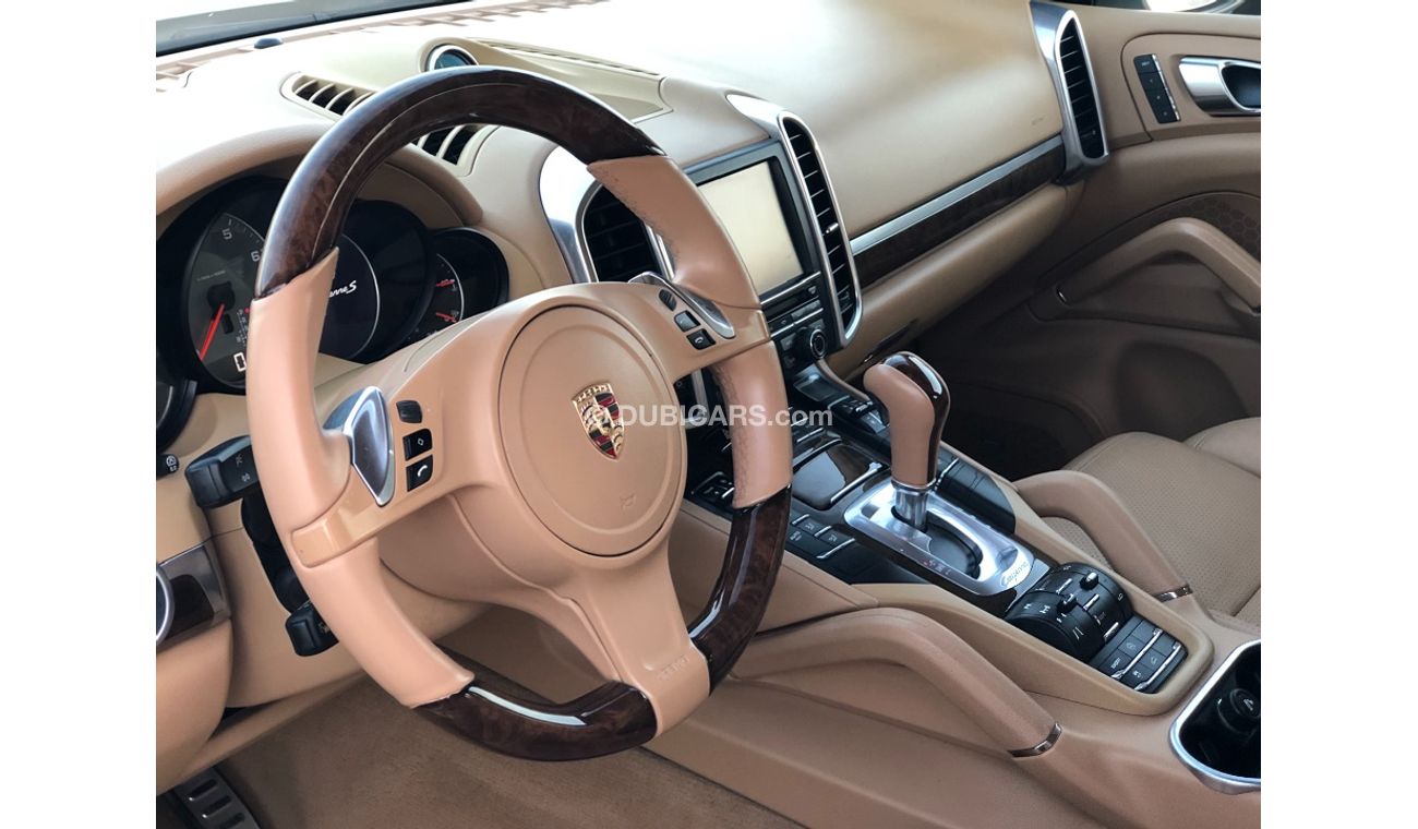 Porsche Cayenne PORSCHE CAYENNE S MODEL 2013  GCC CAR PERFECT CONDITION FULL OPTION PANORAMIC ROOF LEATHER STS BAC