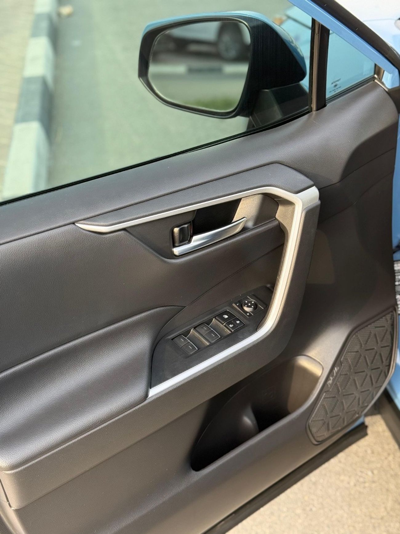 تويوتا راف ٤ Hybrid XSE Premium Black edition