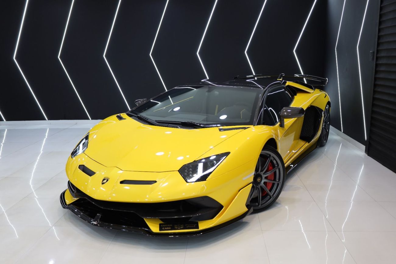 Lamborghini Aventador SVJ 6.5L V12 Roadster, 1 of 800, Carbon Package, Very Low KM!!