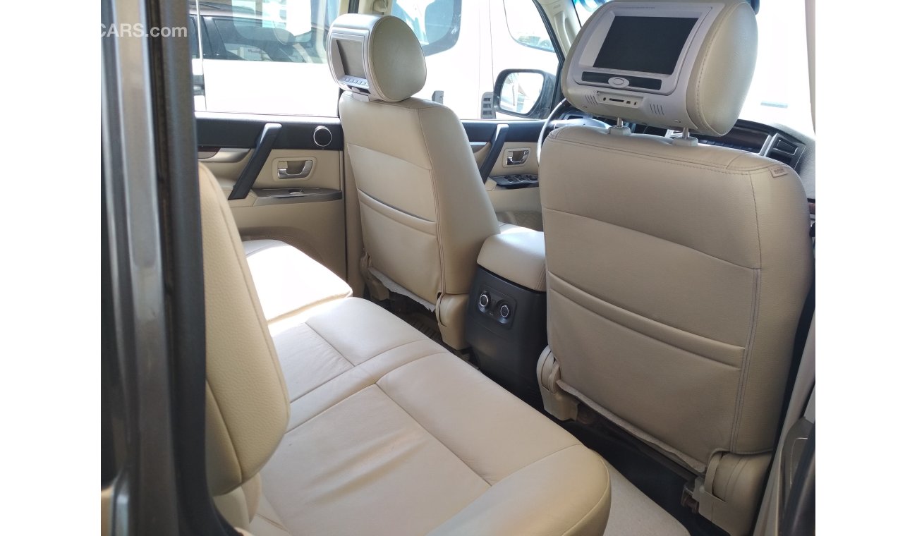 Mitsubishi Pajero BROWN  2014 GCC NUMBER 1 NO PAIN NO ACCIDENT PERFECT