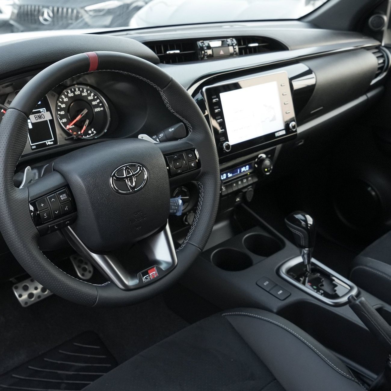 تويوتا هيلوكس GR Sport 4.0L