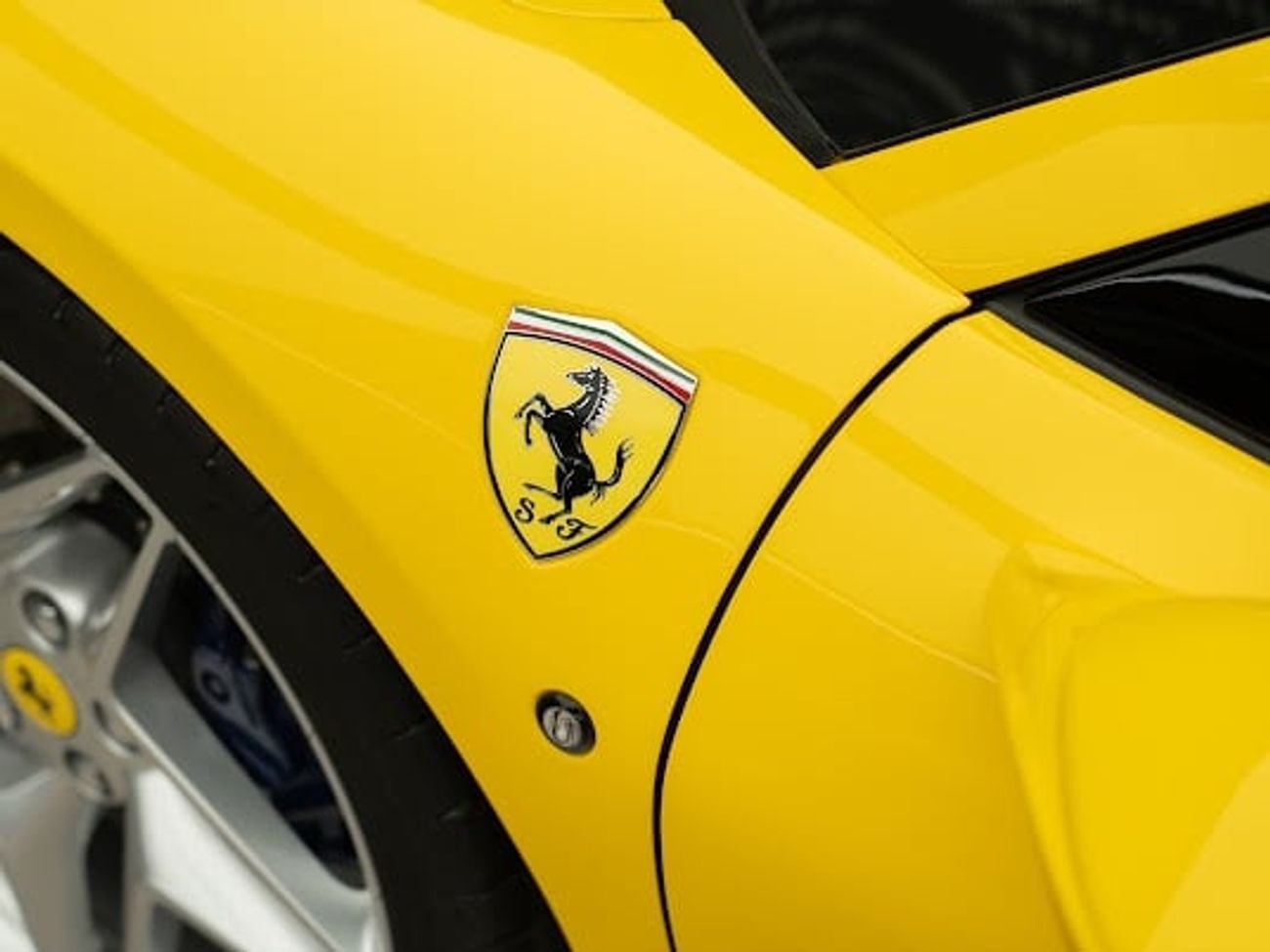 فيراري ف ٨ سبيدر 3.9T V8