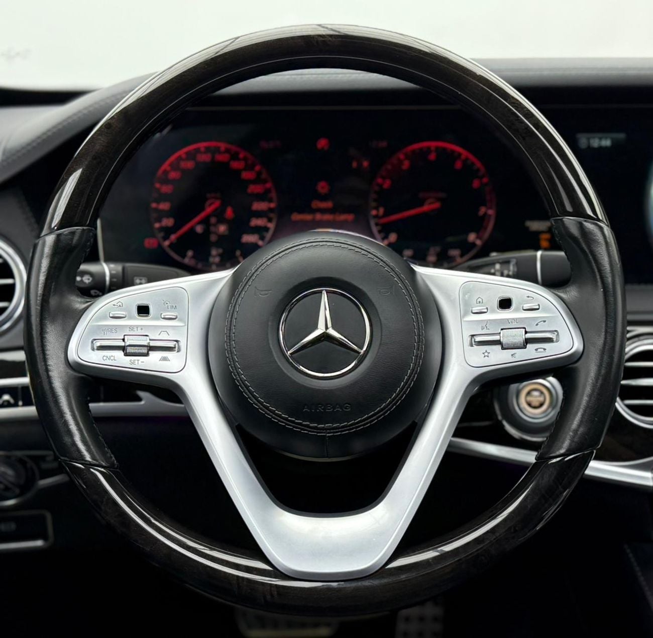 Mercedes Benz S560 Std 4.0L (469 HP)