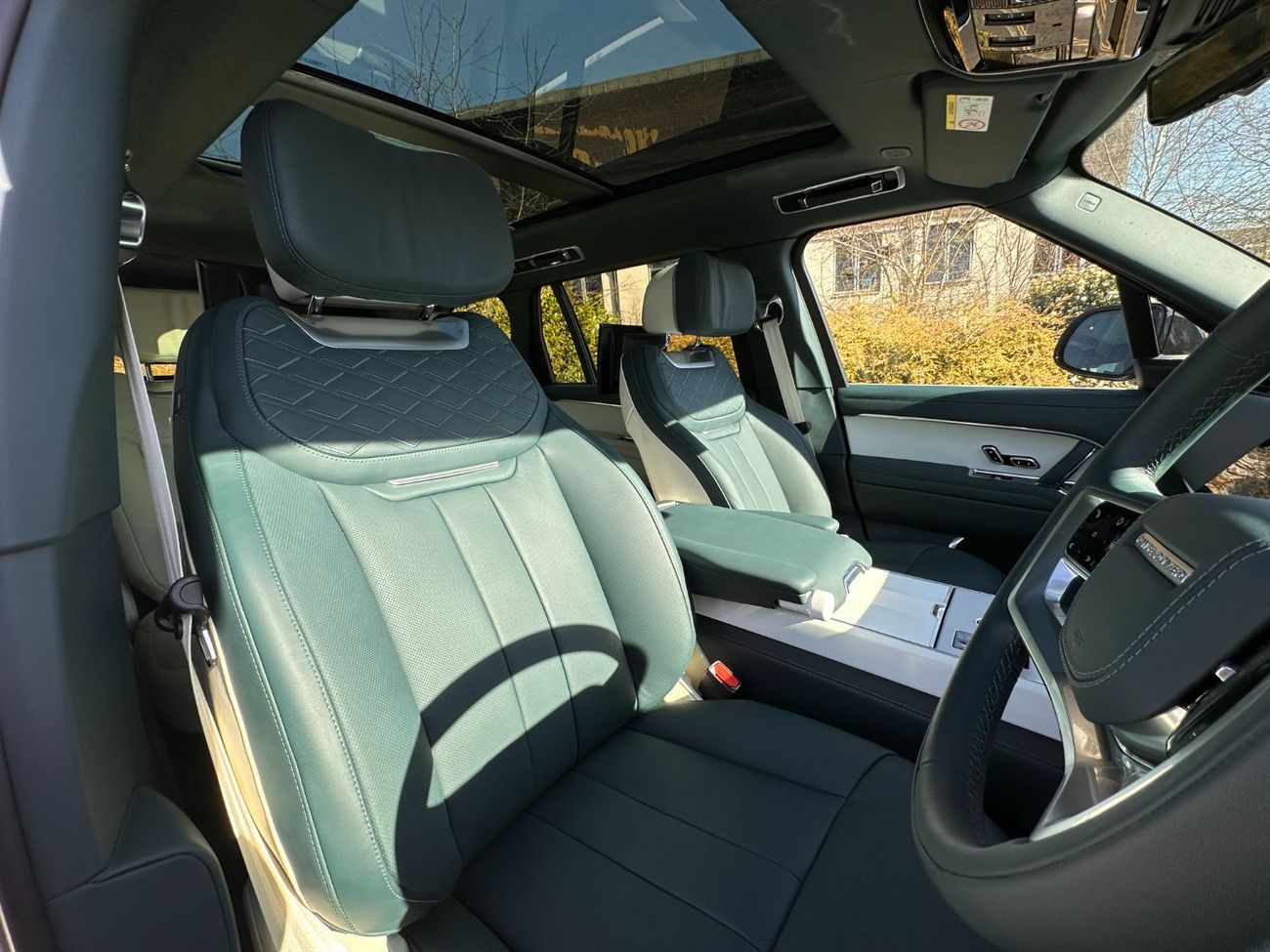 لاند روفر رينج روفر SV 4.4L P615 V8 Right Hand Drive