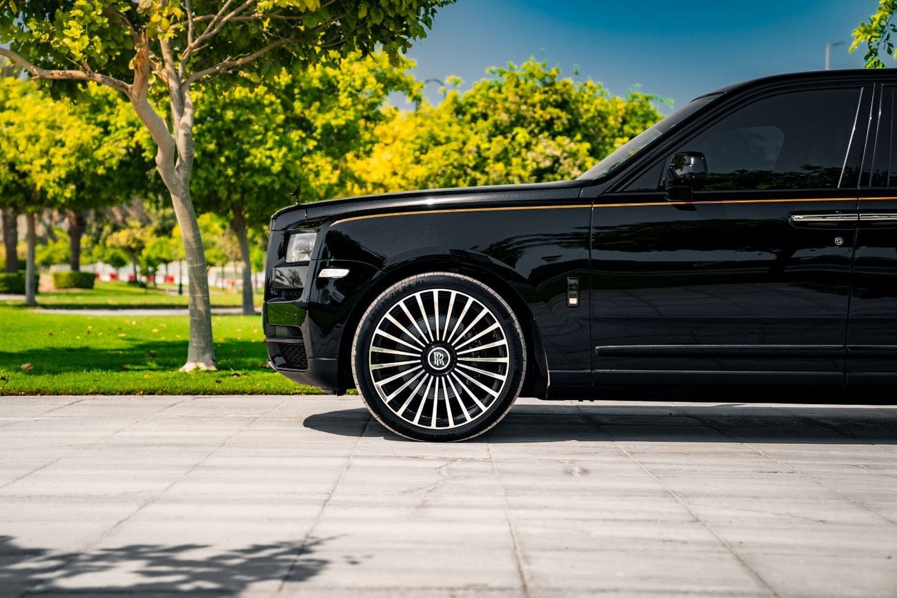 Rolls Royce Cullinan BLACK BADGE Fully loaded 2keys Original paint No Accident Under Warranty and Service Contract