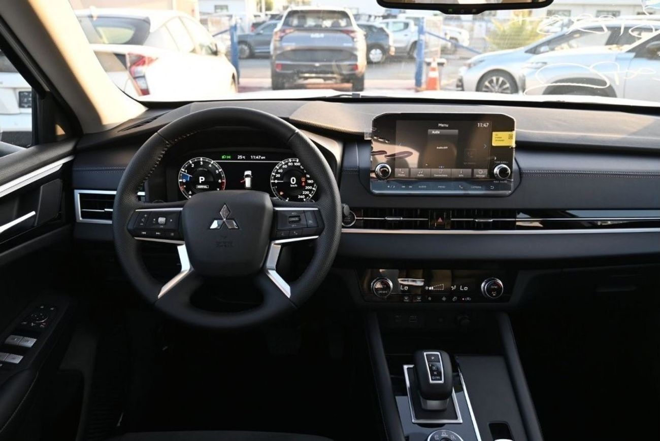 Mitsubishi Outlander Mitsubishi Outlander 2.5L Petrol, 4WD, SUV, GCC Spec, Color White, Model 2024