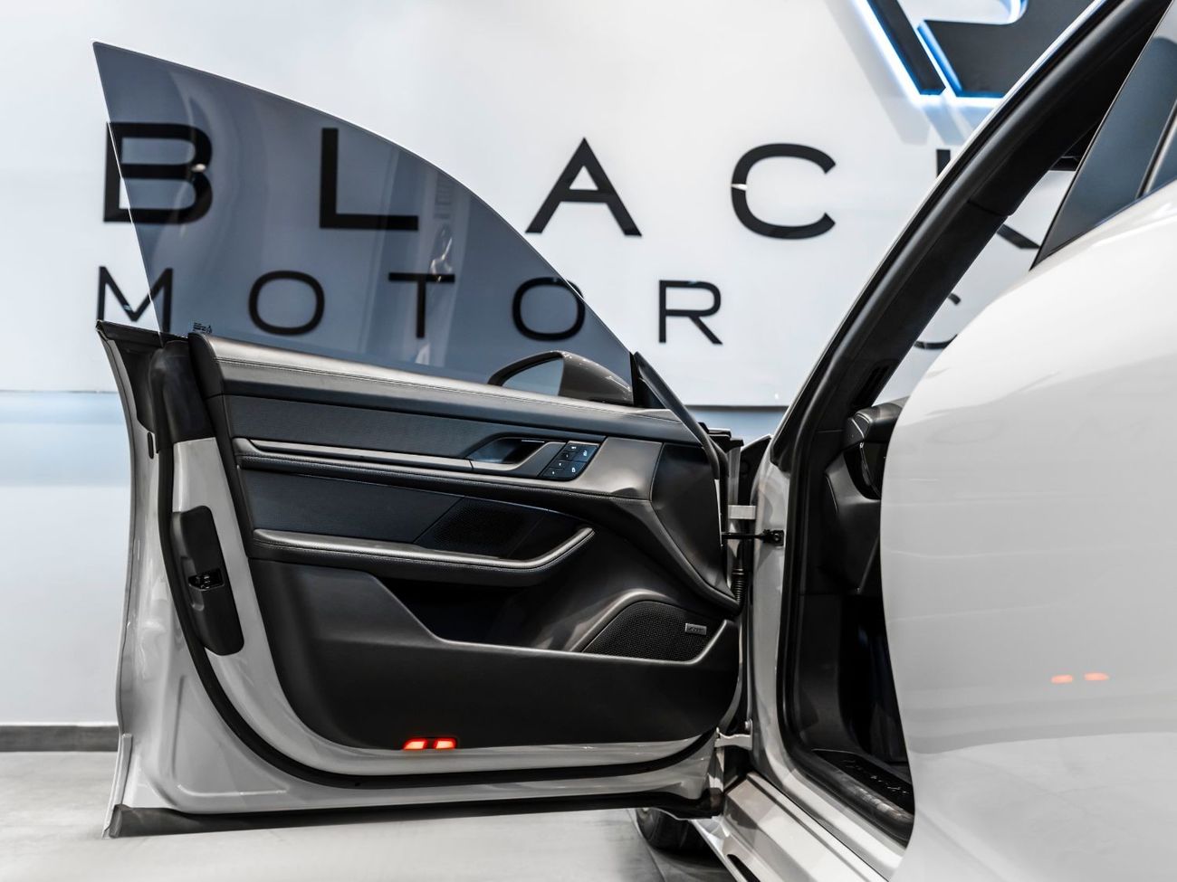 بورش تايكان 2023 Porsche Taycan GTS, 2026 Porsche Warranty, Full Service History, Low KMs, GCC