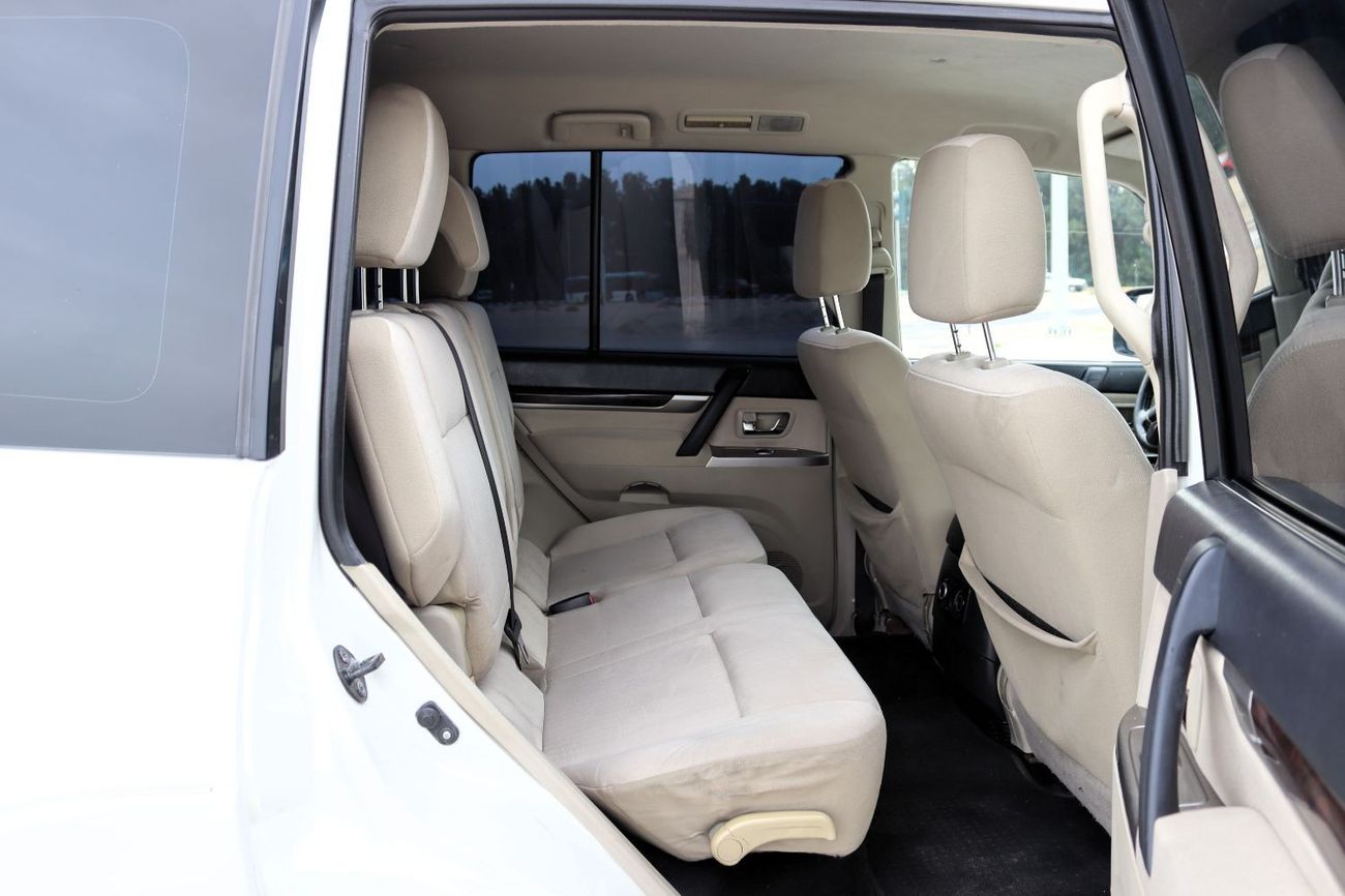 ميتسوبيشي باجيرو GLS 3.5L (186 HP) (7 Seater)