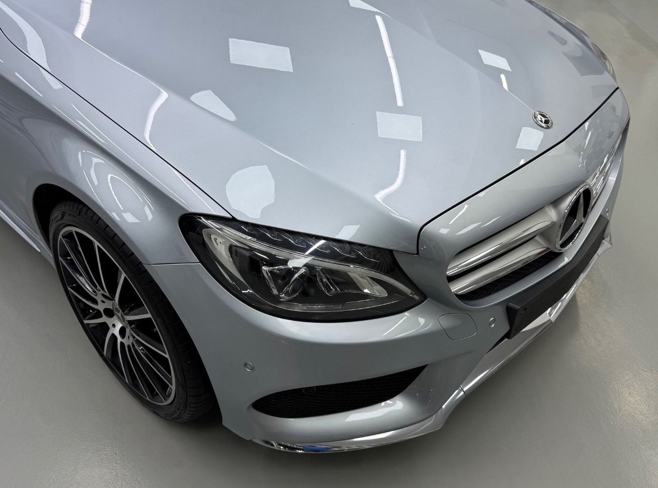 مرسيدس بنز C 200 GCC.. Perfect Condition .. AMG .. Panoramic