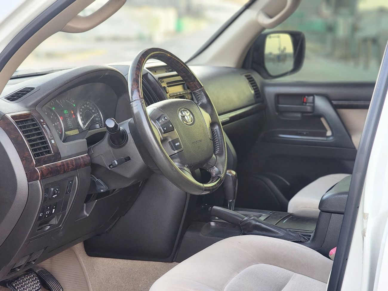 Toyota Land Cruiser GX.R V8