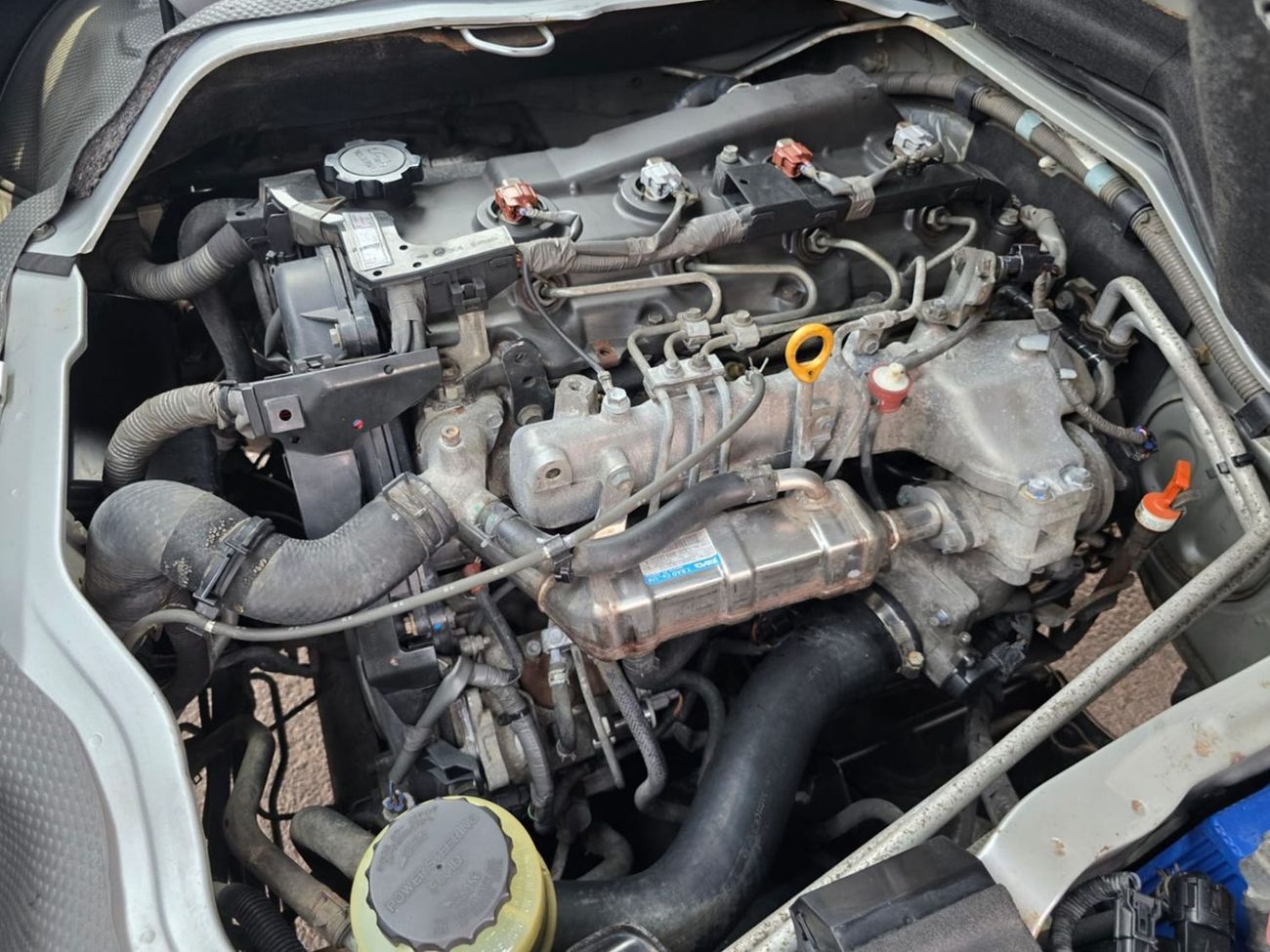 Toyota Hiace TOYOTA HIACE VAN RHD 2006 MODEL 2.5 L DIESEL AUTOMATIC(PM03390)