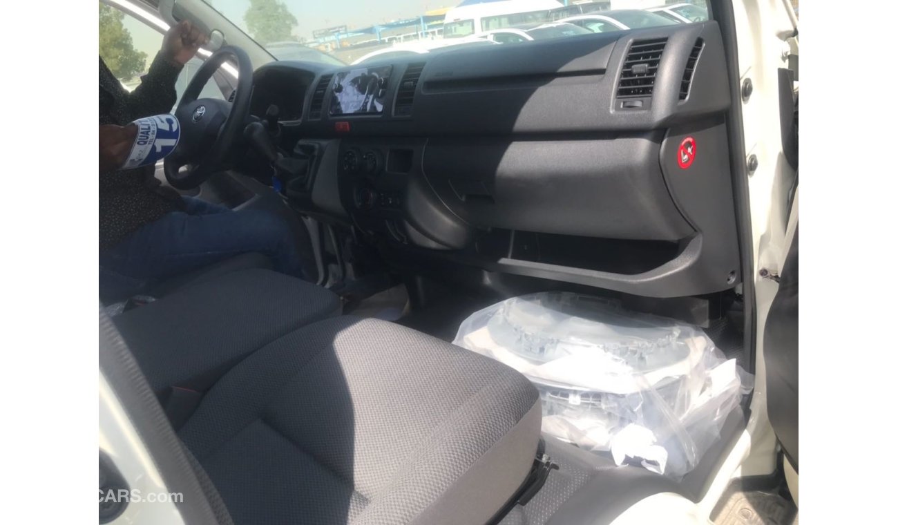 Toyota Hiace DISEL 15 seats