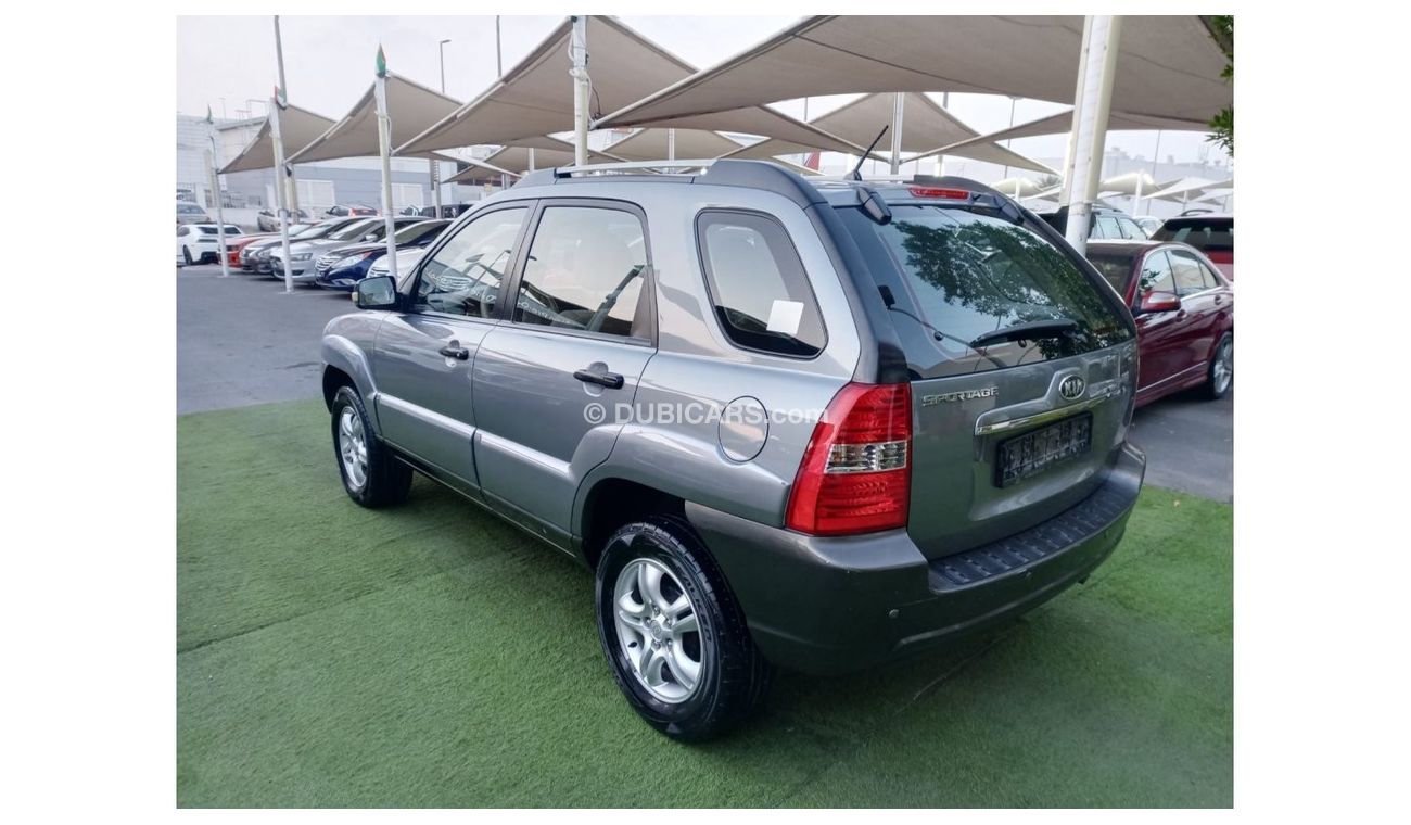 Kia Sportage 2008 model, Gulf agency, gray color, beige interior, in excellent condition, alloy wheels, rear sens