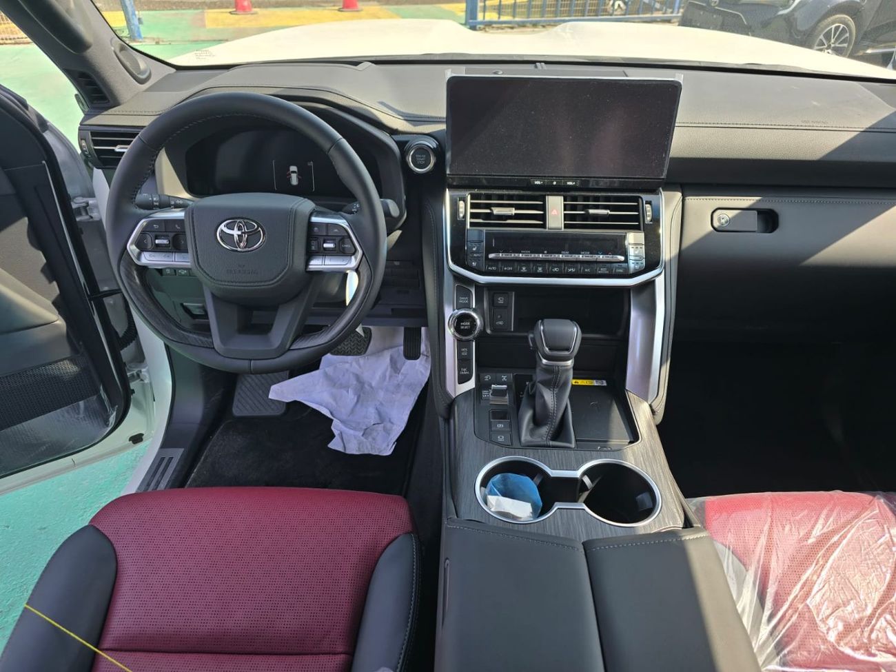 تويوتا لاند كروزر تويوتا لاندكروزر LC300 موديل 2026 فئة VXR محرك 3.5 لتر – اللون الأبيض