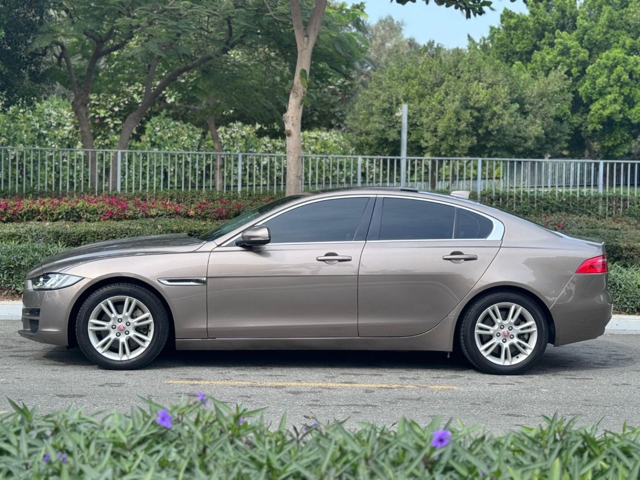 جاكوار XE HSE 2.0L (250 HP)