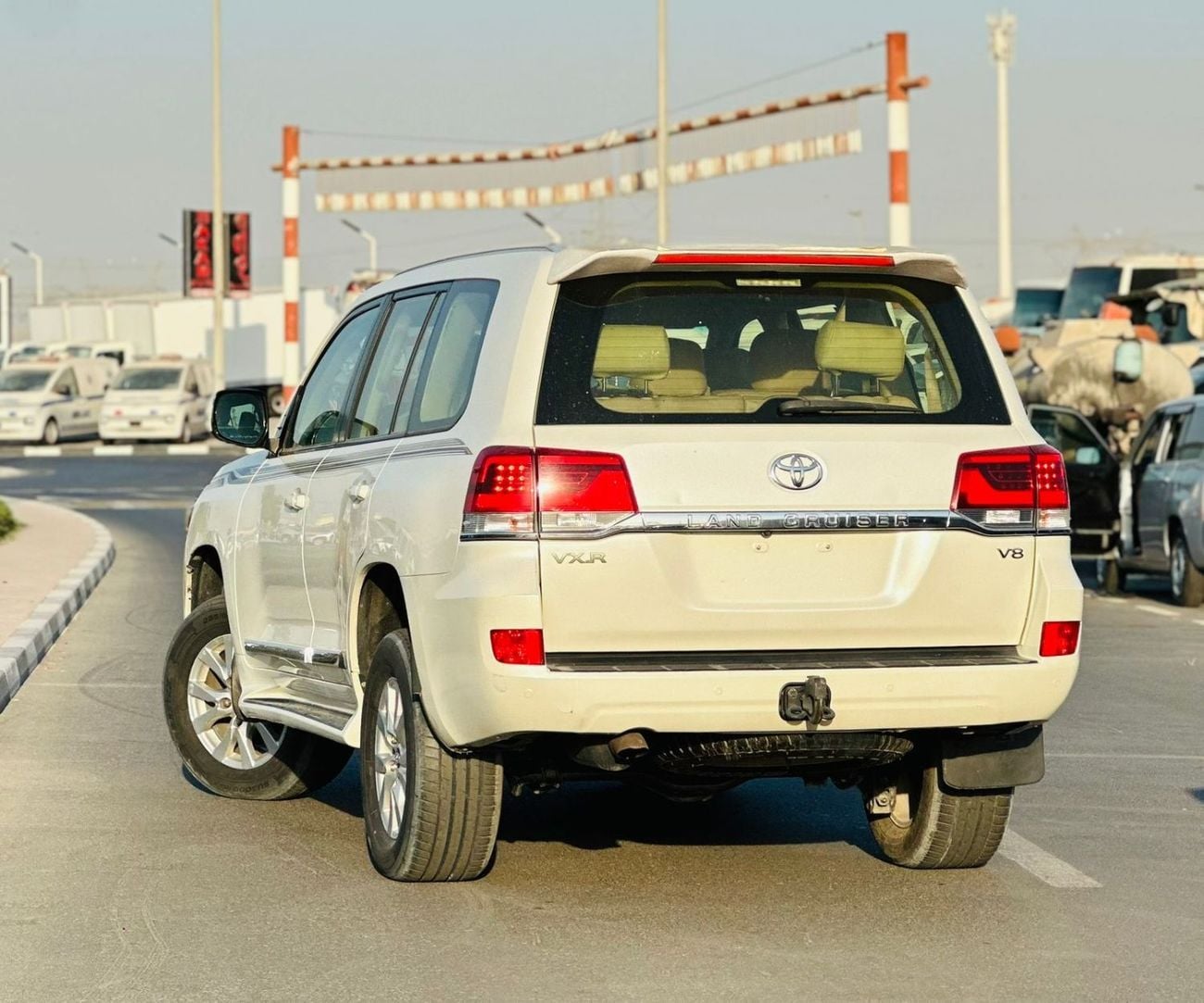 Toyota Land Cruiser VXR+ 5.7L