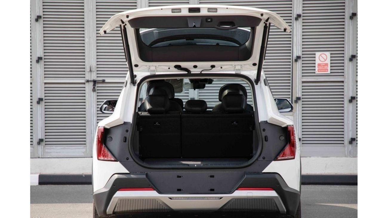 كيا EV5 كيا EV5 Land 530 موديل 2023 - أبيض داخل أزرق وأسود | للتصدير فقط