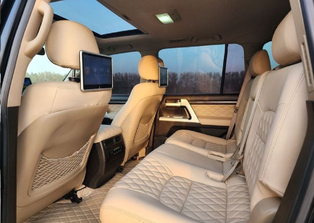 Toyota Land Cruiser GXR 2010 Model Facelift to 2024 Shape LC300 Full Option Car is very clean and Perfect condition