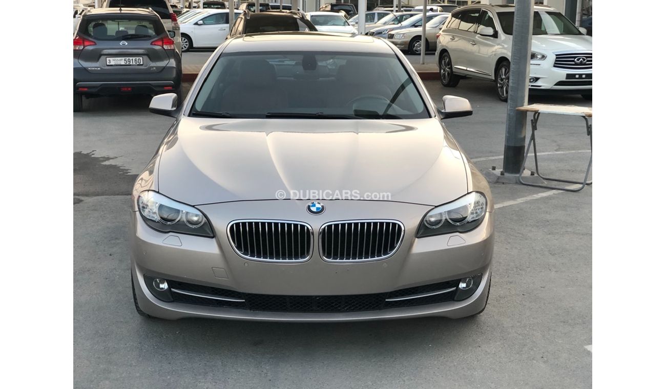 بي أم دبليو 530i موديل 2012 خليجي فل مواصفات كراسي جلد ومثبت سرعه وتحكم كهربي كامل ونظام صوت ممتاز وكاميرا خلفيه ومدخ