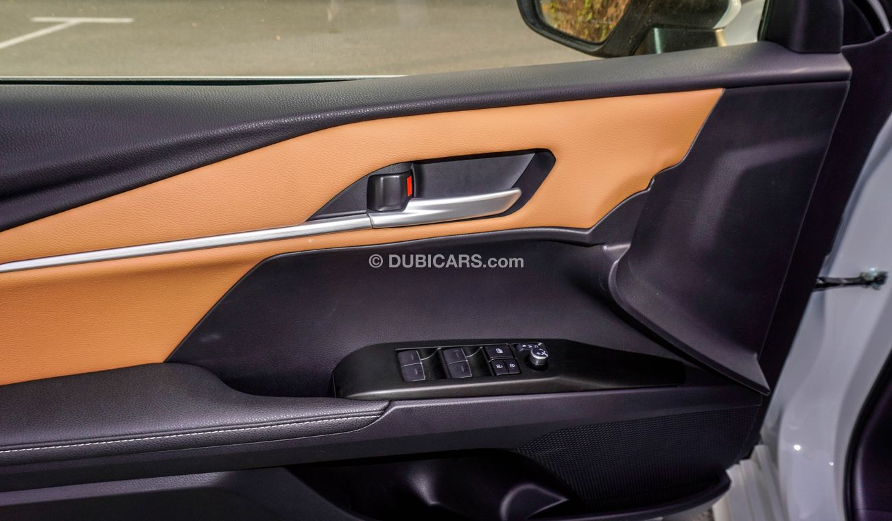 Toyota Camry LE 2.5 L Hybrid