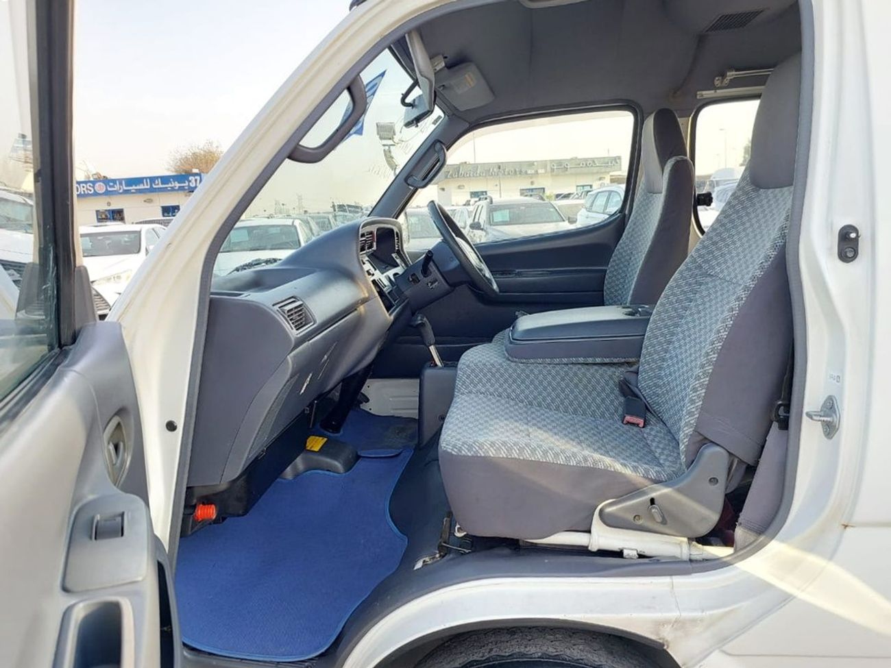 Toyota Hiace TOYOTA HIACE VAN RHD 2000 MODEL 3.0 L DIESEL AUTOMATIC(PM02372)